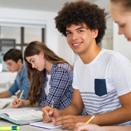 Les clés pour aider votre ado à retrouver de la motivation scolaire